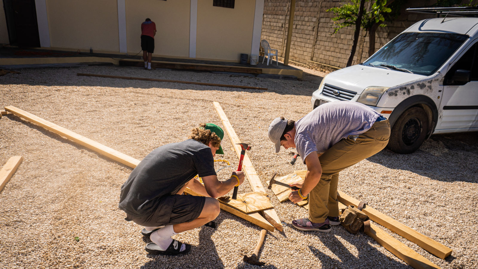 Haiti-2021-volunteers-woodwork