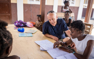 Haiti 2021 volunteers and children