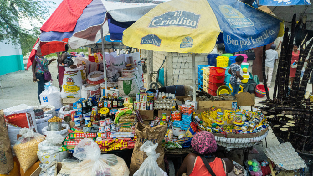 Street vendor in Haiti 2021